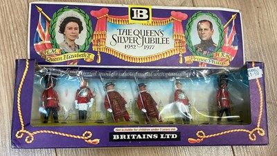 Lot 89 - A box of modern toys including Starcom,...