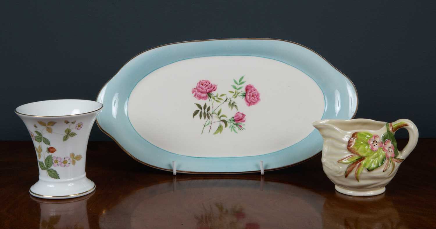 Lot 192 - A Clarice Cliff Newport waterlily cream jug,...