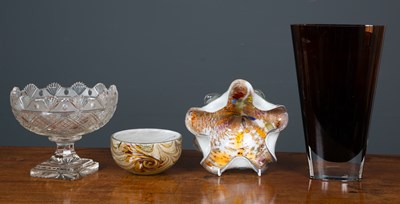 Lot 125 - A 19th century cut glass footed bowl 22cm...