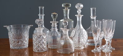 Lot 282 - A group of glassware to include two Dartington...