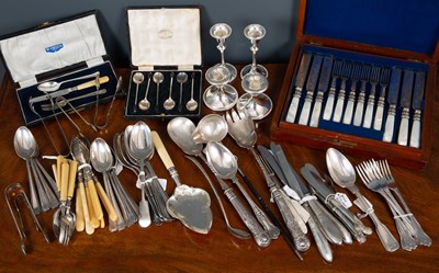 Lot 9 - A collection of metalware including a set of...