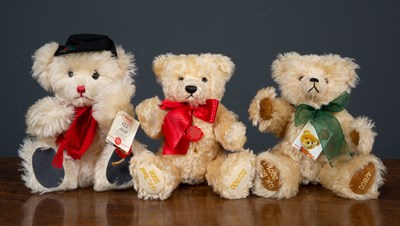 Lot 129 - A Hermann Limited Edition musical Snowman bear,...