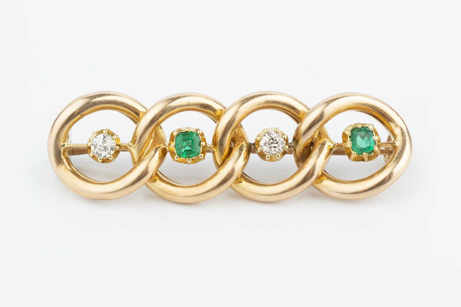 Lot 65 - A late 19th/early 20th century emerald and...