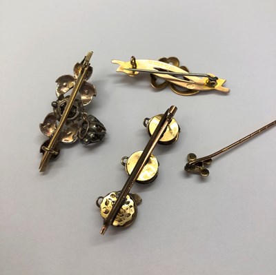 Lot 59 - A collection of antique and later jewellery,...