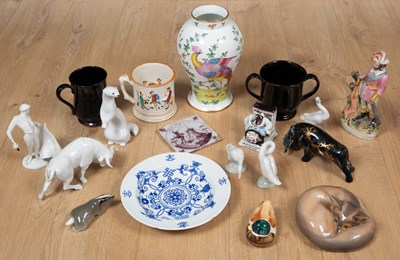 Lot 314 - A collection of decorative ceramics to include...