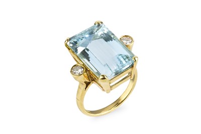 Lot 183 - An aquamarine and diamond three stone ring,...