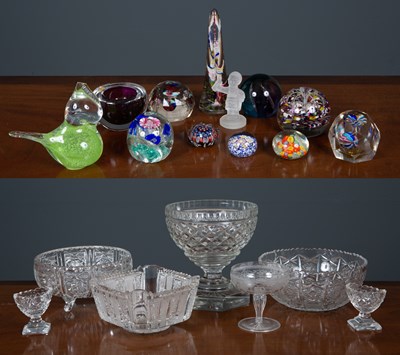 Lot 373 - A collection of glassware and paperweights to...