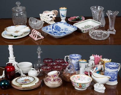 Lot 400 - A collection of ceramics and glassware to...