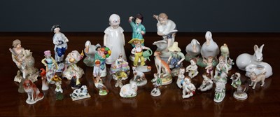 Lot 374 - A collection of antique and later porcelain...